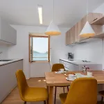 Stunning In With House Sea View 아파트 바슈카
