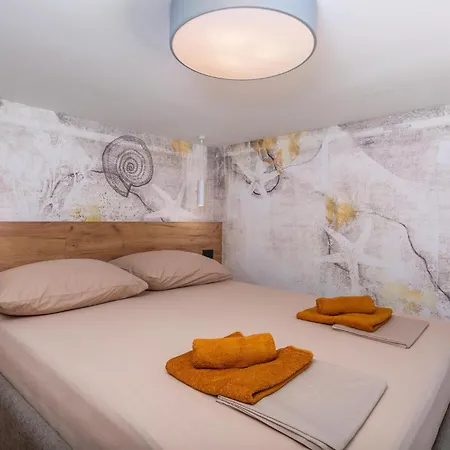 1 Bedroom In *