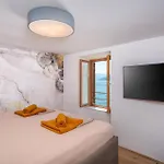 Stunning In With House Sea View *