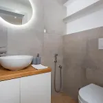 Stunning In With House Sea View شقة